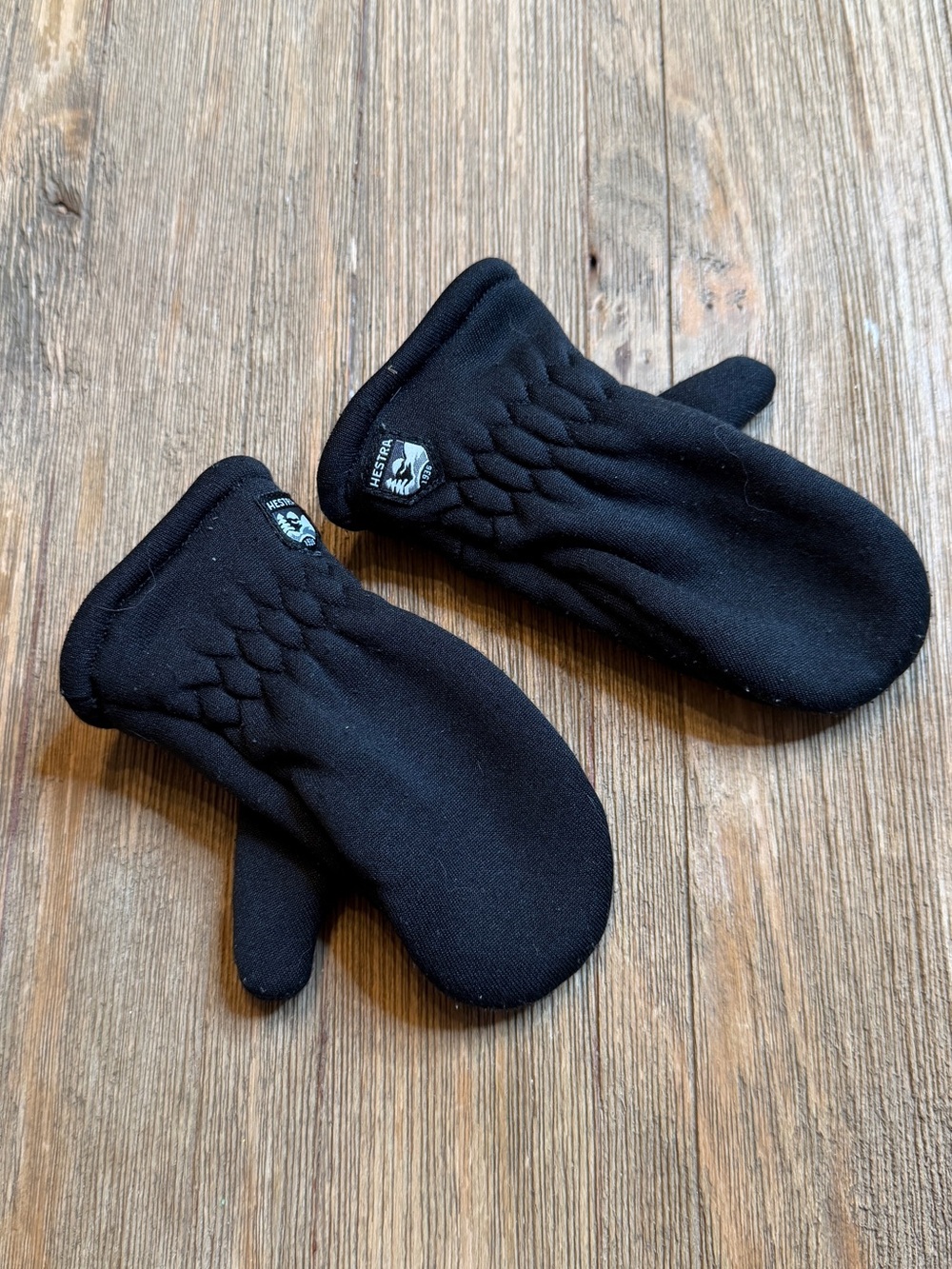 Hestra Kids Black Mittens with Quilted Detail